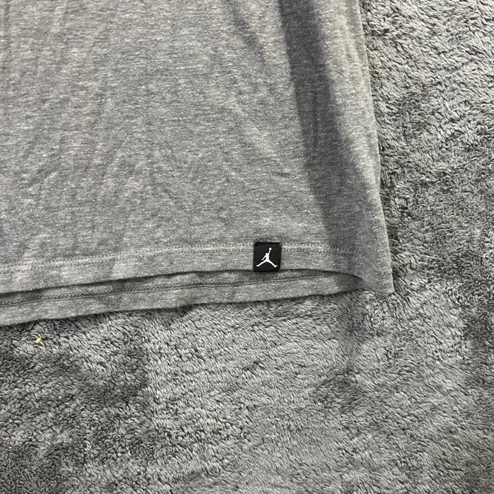Jordan Brand Michael Jordan Graphic T-Shirt Gray Heather Mens Small Jumpman